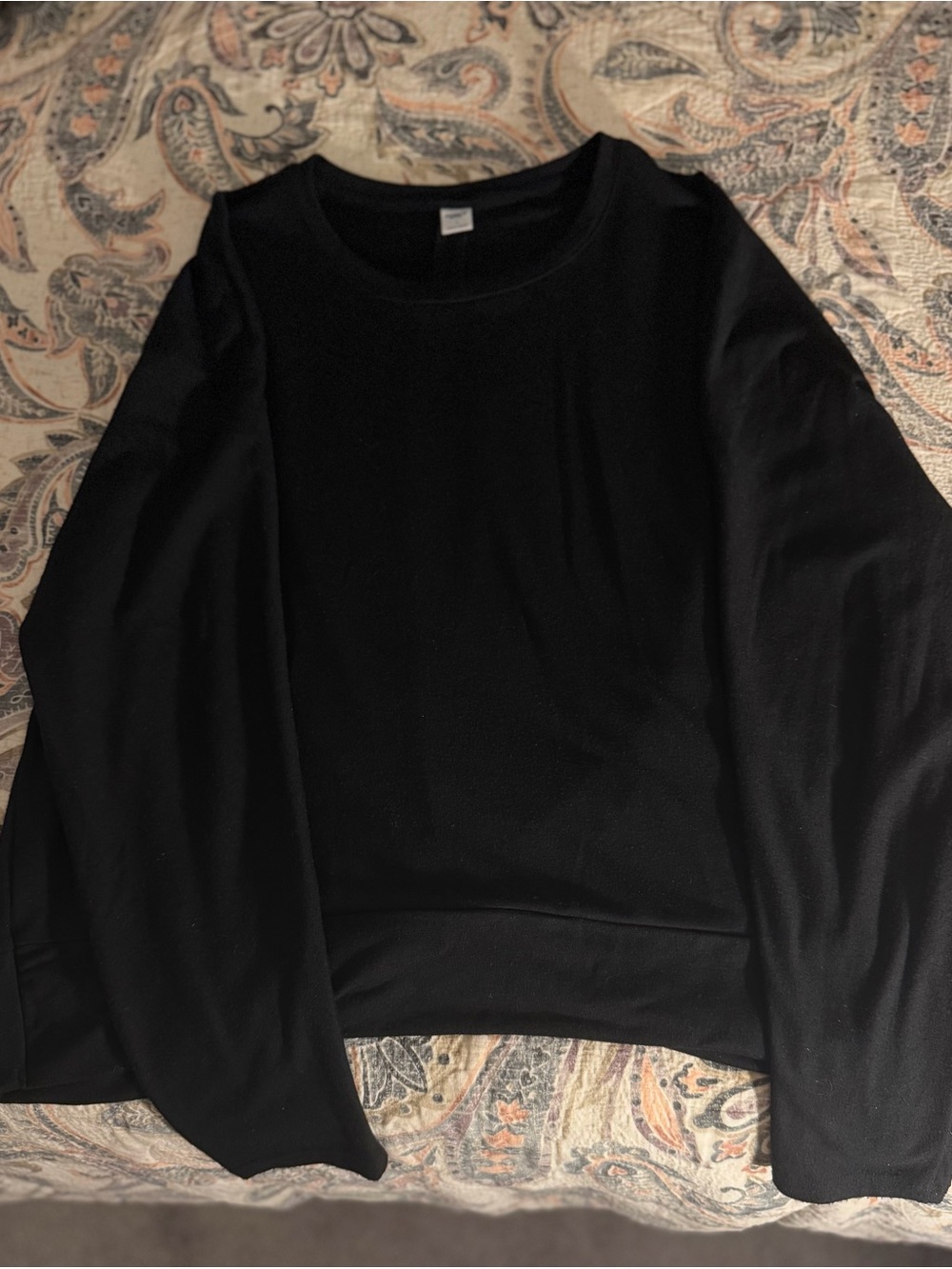 Old Navy Active• Size Large, Loose/Airy Fit, Long Sleeves with a Back Slit